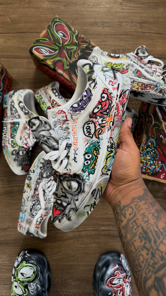 White old Skool vans ✨✨